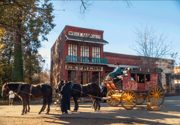 This park preserves about 30 buildings constructed during the California Gold Rush. Here, people in historical costumes offer tours, sell handmade sweets, and engage in crafts of that era