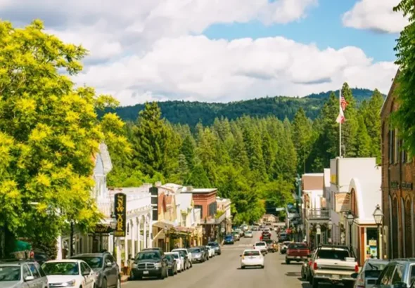 Gold Rush town in the Sierra Nevada with Victorian charm
