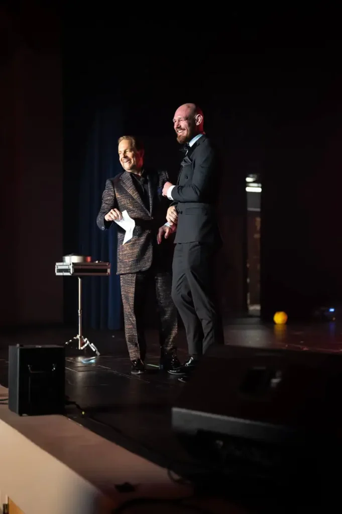 The powerful vocals of Pavel Baransky, Roman July, Gennadiy Verbitskiy, and Elany Moscalu swept across the hall with the force of a live soundtrack.