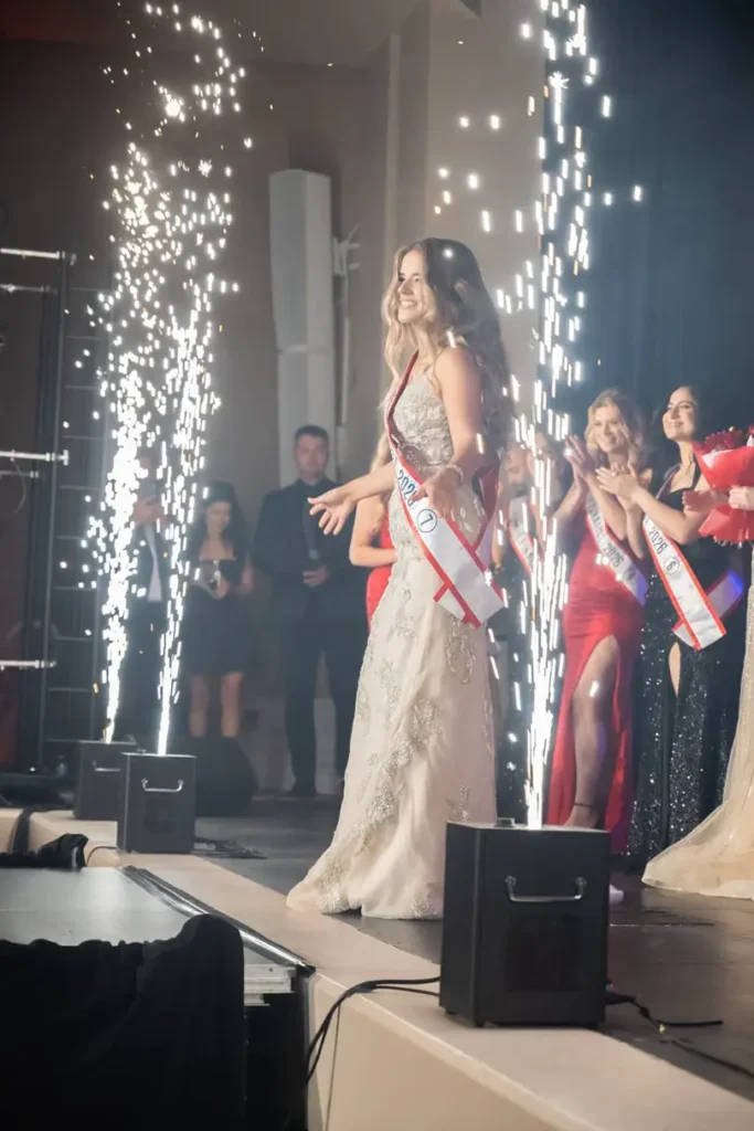 Diana’s elegance and composure radiated through every step she took