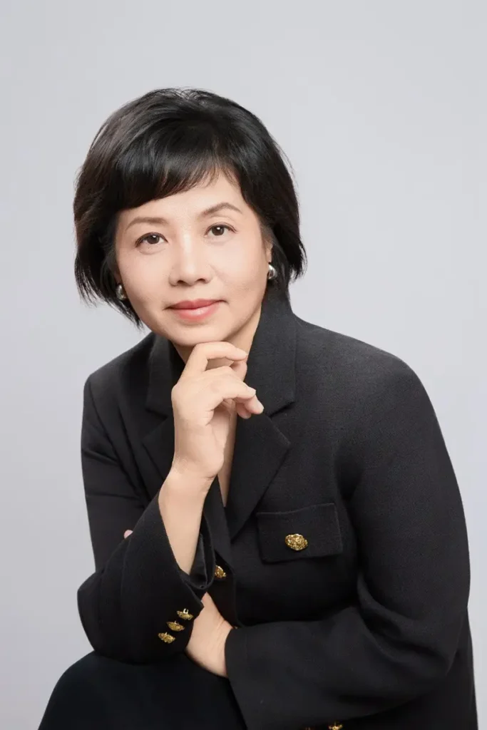 Master Pan Ying’s Journey & DiscoveryPersonal Struggle, Turning PointPan Ying was born into a Tai Ji family