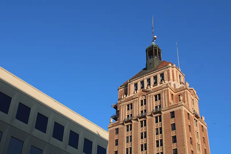 A prime example of this comes in the form 93.3 K-ZAP, a non-profit LPFM rock station that borrows