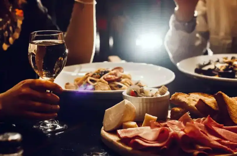 Regularly eating dinner after 9 pm is linked to a significantly higher risk