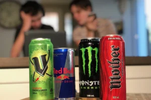 An energy drink can quickly chase away drowsiness, sharpen attention, and create a sudden sense of strength