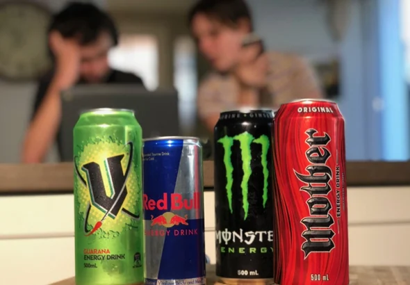 An energy drink can quickly chase away drowsiness, sharpen attention, and create a sudden sense of strength