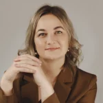 Svitlana Riaba is a pedicure and nail specialist, international competition winner and judge, educator, methodology author, and founder of V’IRELIA BEAUTY LLC