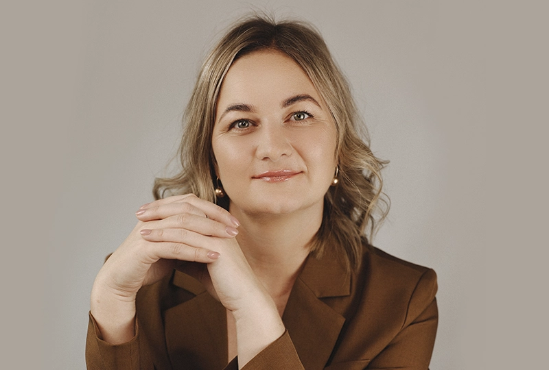 Svitlana Riaba is a pedicure and nail specialist, international competition winner and judge, educator, methodology author, and founder of V’IRELIA BEAUTY LLC